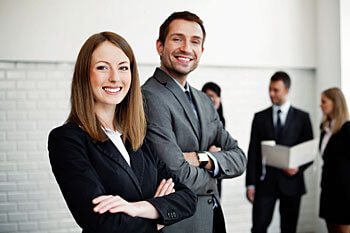 Team aus Steuerberatern laecheln in die Kamera